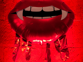 Foil balloon Bleeding lips, 92x60 cm, red
