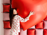 XXL foil balloon Heart, 136x129 cm, red