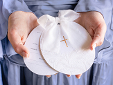 First Communion invitations with a cross, branches, and flowers, white (1 pkt / 10 pc.)