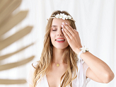 Flower wrist corsage, white