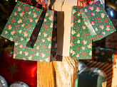 Gift bags Snowflakes and bells, 12.5x33.5x9 cm, red and green (1 pkt / 6 pc.)
